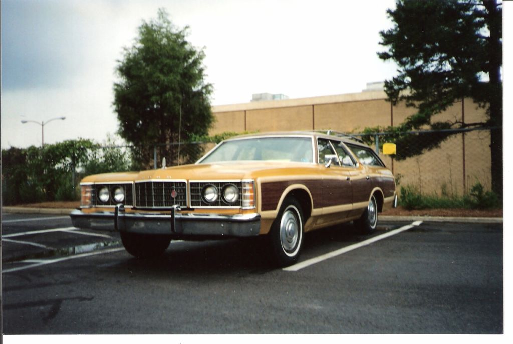 1973_Ford_LTD_Country_Squire.jpg