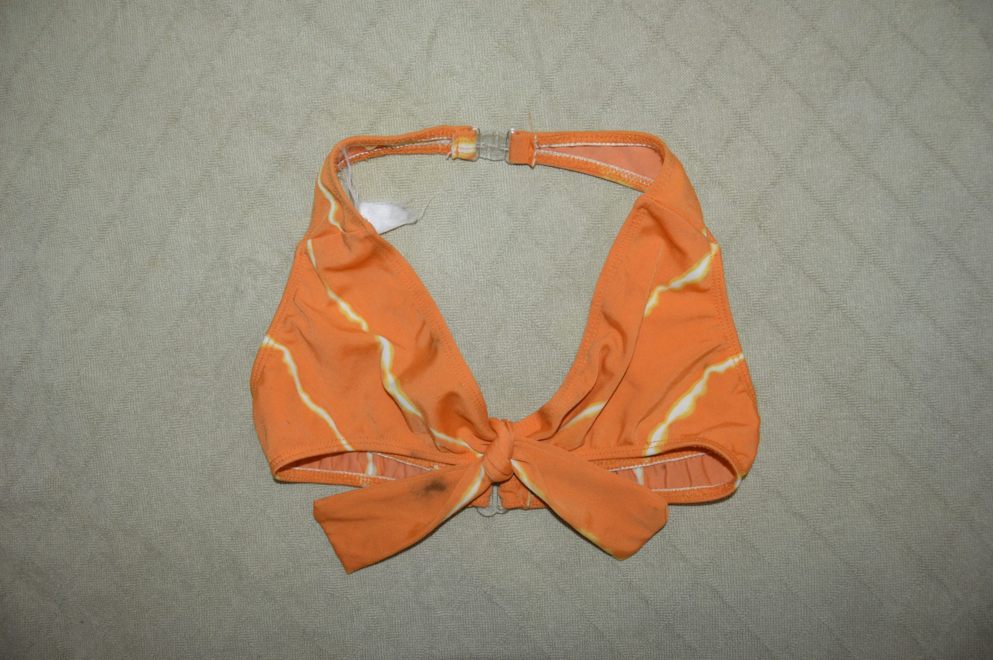 sosten bañador color naranja  muy bonito y sexy  con broches pla
